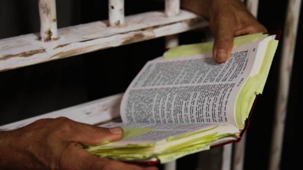 Congresso barra regra que atrapalha cultos em presídios