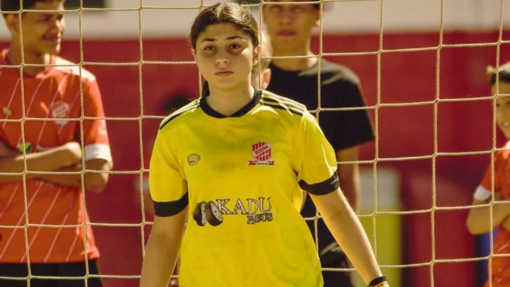 APOIE A DUDA! A goleira de 14 anos que só precisa de uma chance… E ELA PRECISA DE VOCÊ!