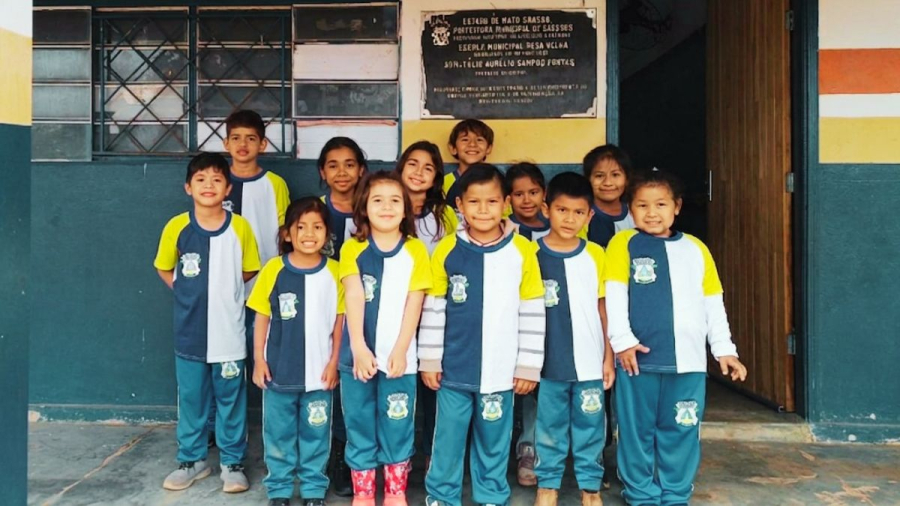 Escola Roça Velha recebe uniformes escolares da Prefeitura de Cáceres