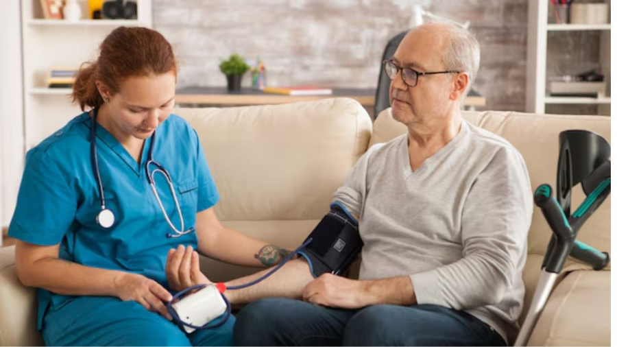 Acúmulo de placas de colesterol ruim (LDL) nas artérias reduz o fluxo sanguíneo e aumenta significativamente o risco de infarto e AVC