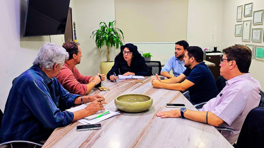 Cadeia Produtiva: Prefeita Eliene recebe empresários e discute potencial do baru como alternativa de renda em Cáceres