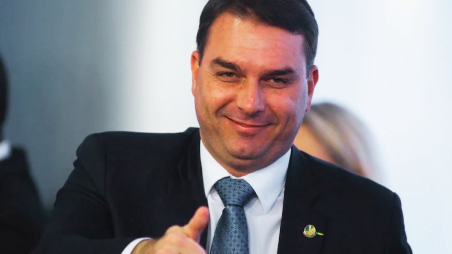 TSE restabelece filiação de Flávio Bolsonaro ao PL após fraude no sistema eleitoral