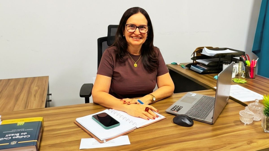 LUCIANA GATTAS: Professora efetiva e mestre em Educação substitui Fransérgio Piovesan no comando da pasta municipal
